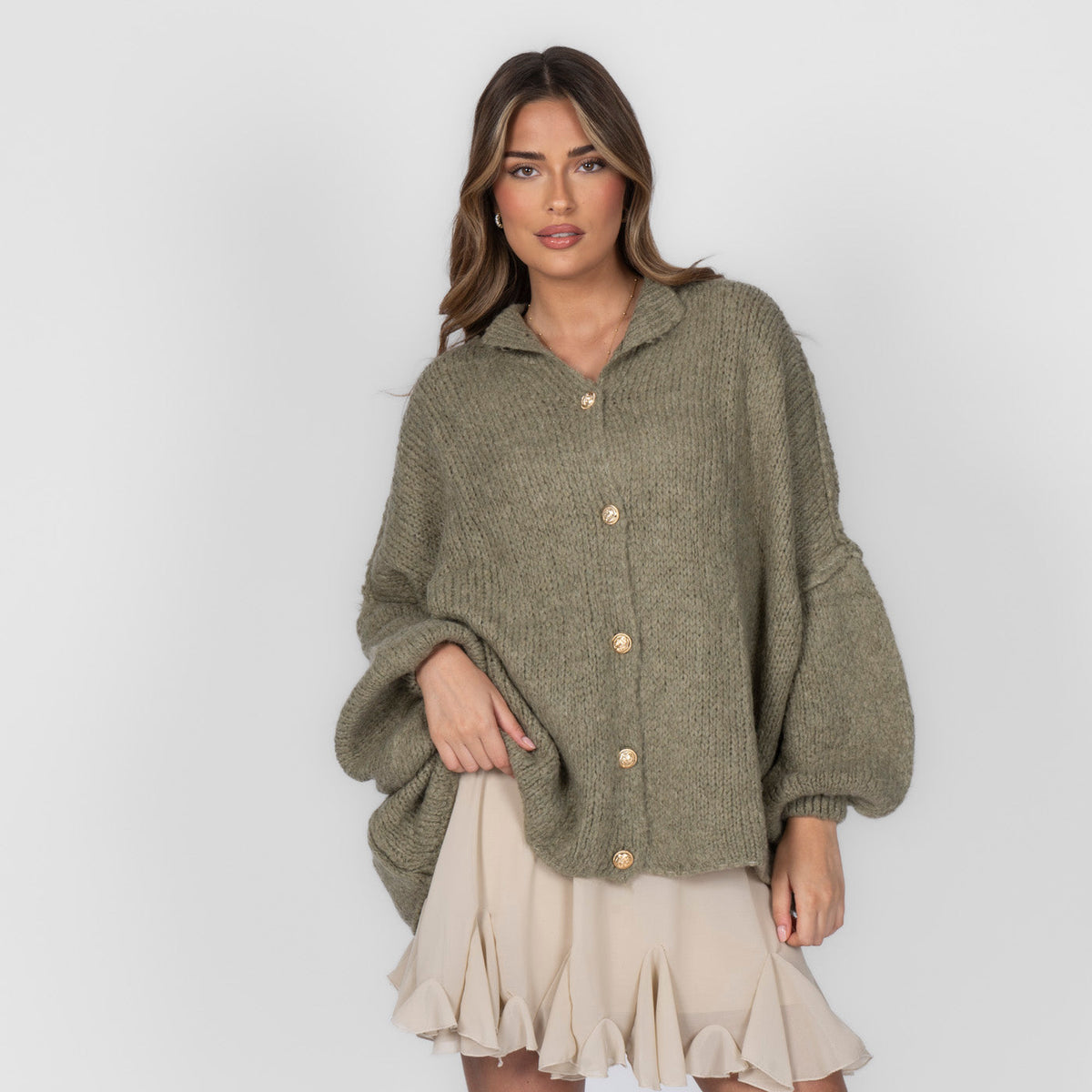 Cárdigan Oversize de Punto Grueso para Mujer – Botones Dorados