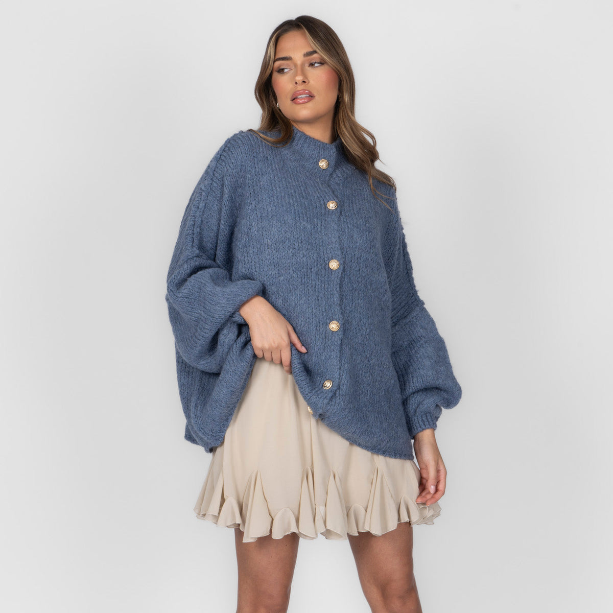 Cárdigan Oversize de Punto Grueso para Mujer – Botones Dorados