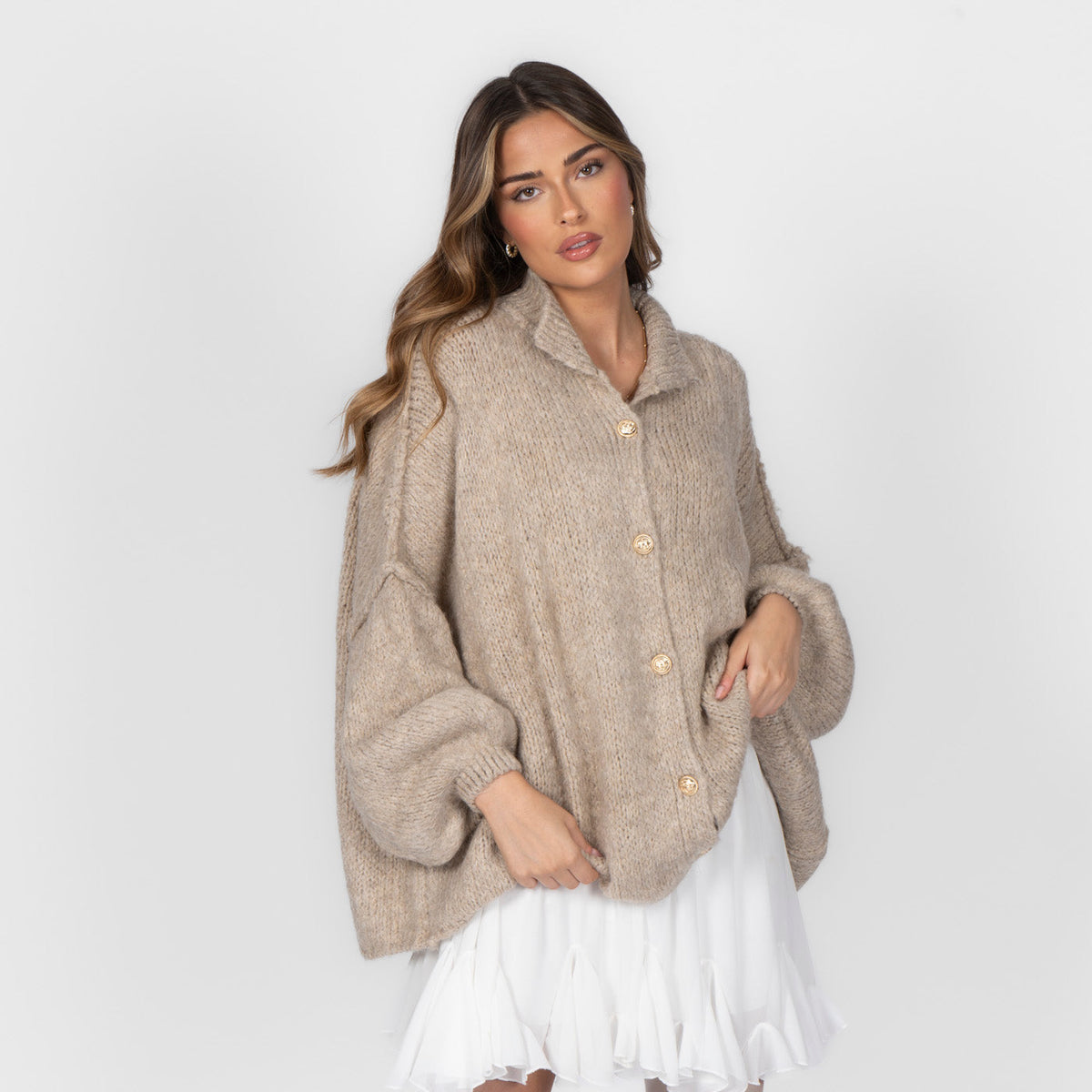 Cárdigan Oversize de Punto Grueso para Mujer – Botones Dorados