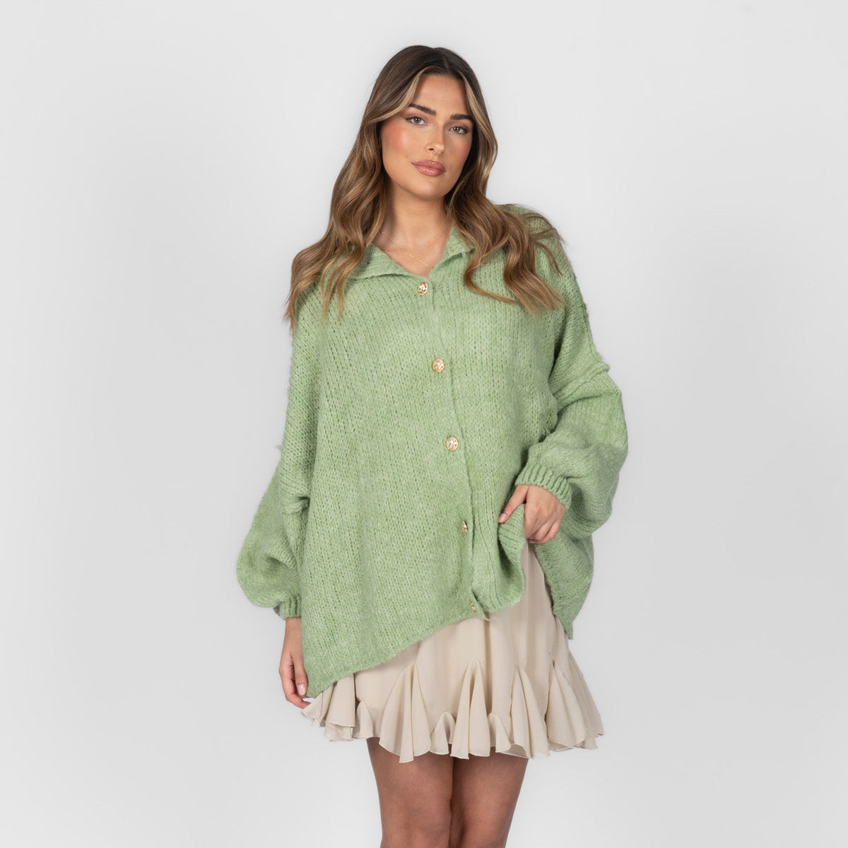 Cárdigan Oversize de Punto Grueso para Mujer – Botones Dorados