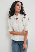 Camisa Fruncida con Cuello de Volante para Mujer – Natural