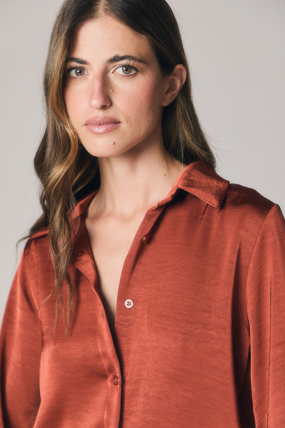 Blusa Satinada con Manga Tres Cuartos para Mujer – Teja