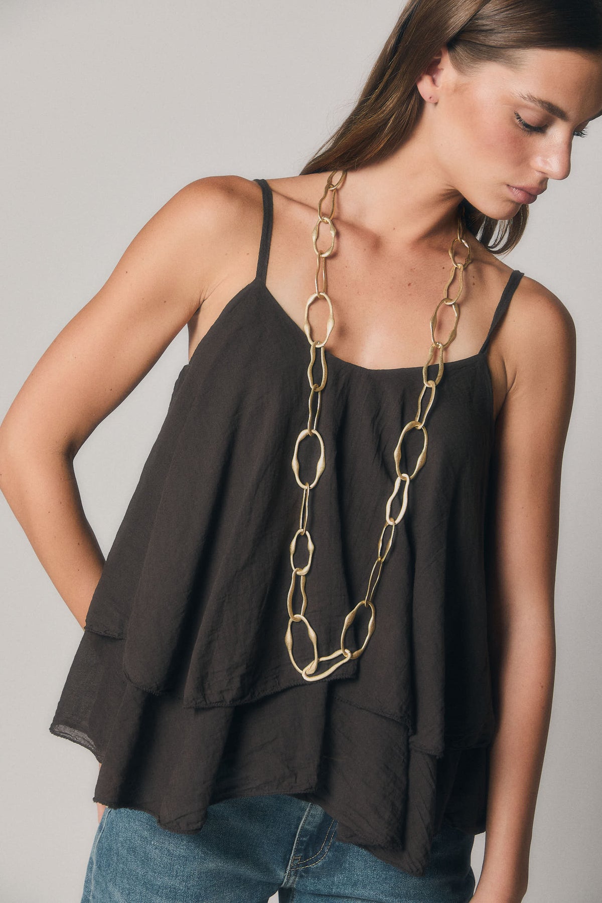 Collar Largo de Cadena con Eslabones Orgánicos – Dorado
