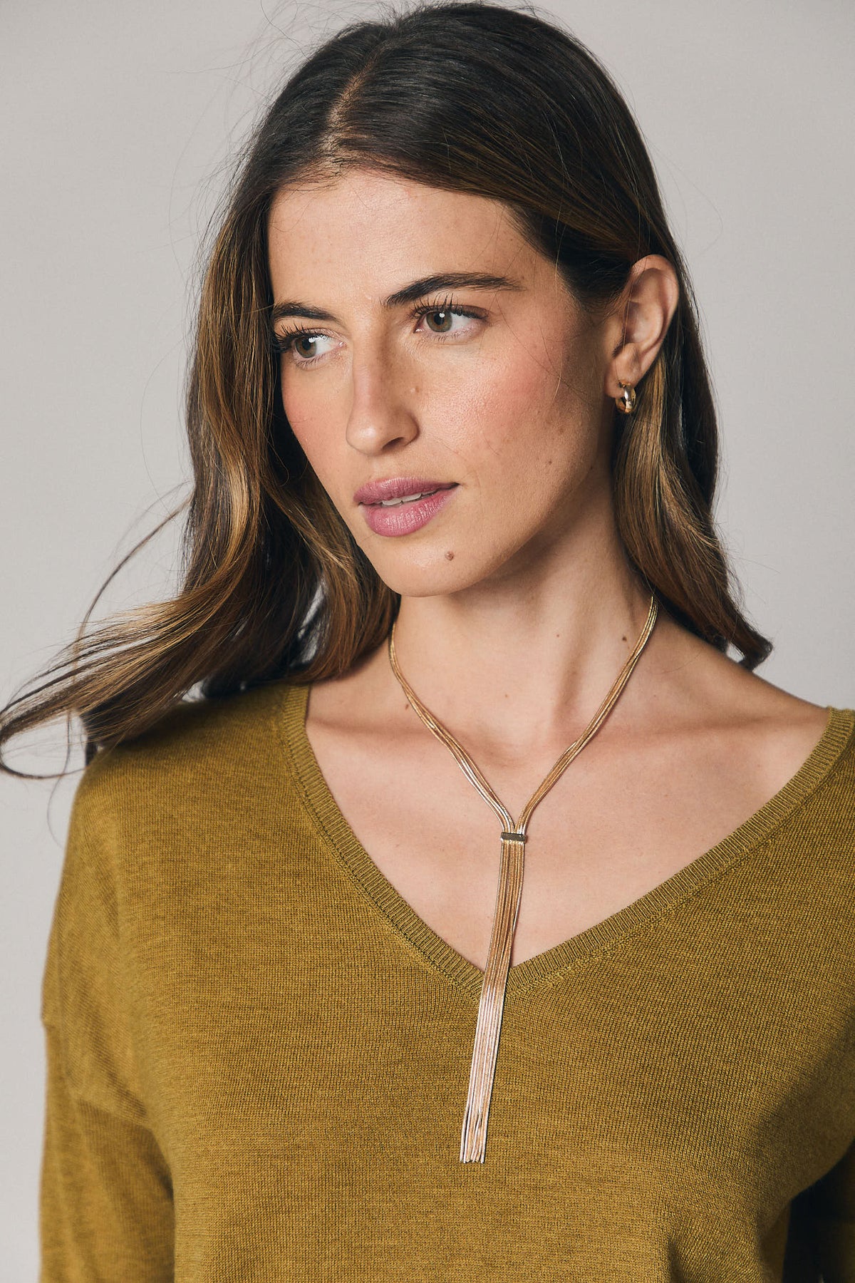 Collar de Cadenas Finas con Caída de Flecos – Dorado