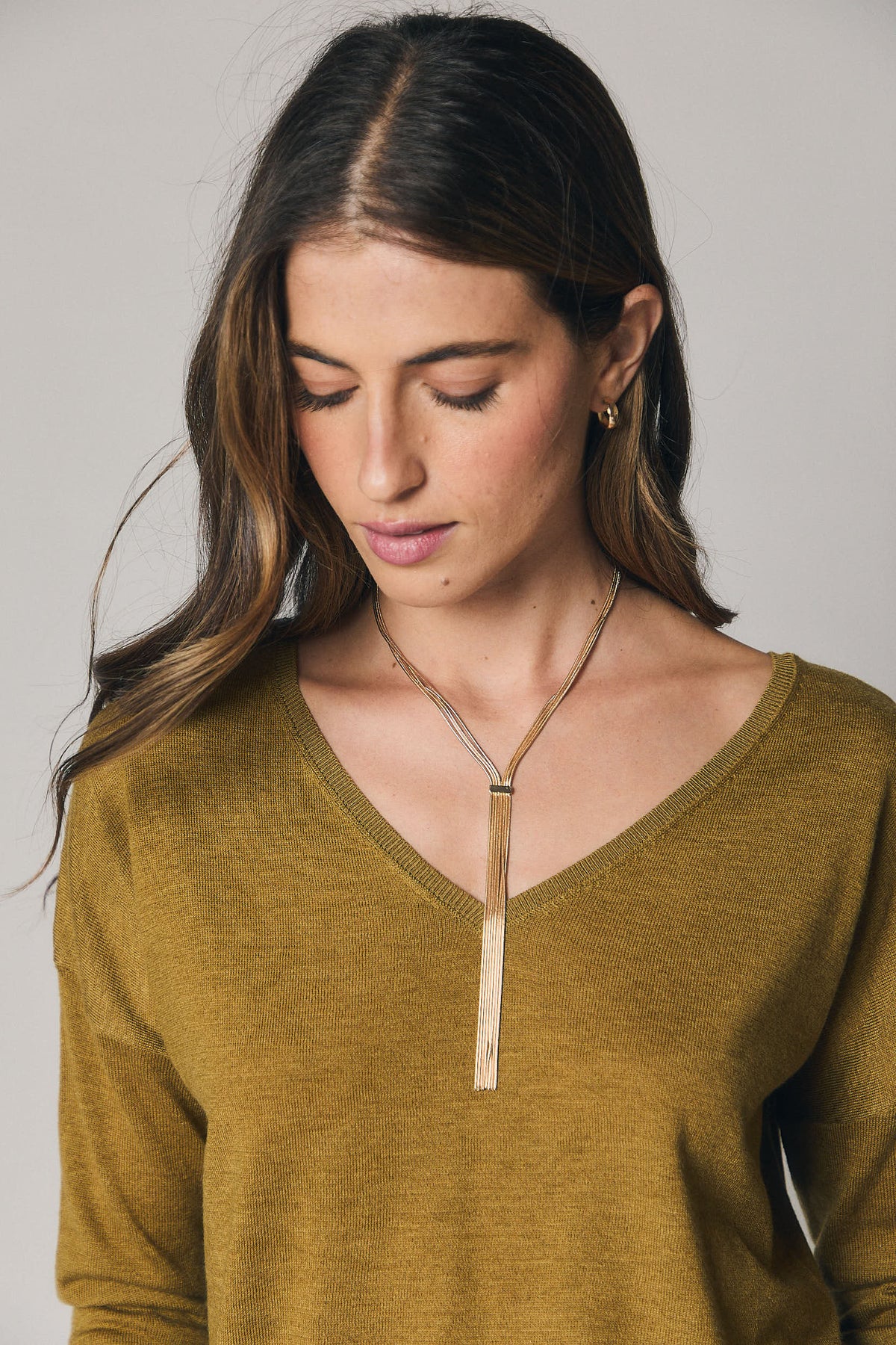 Collar de Cadenas Finas con Caída de Flecos – Dorado