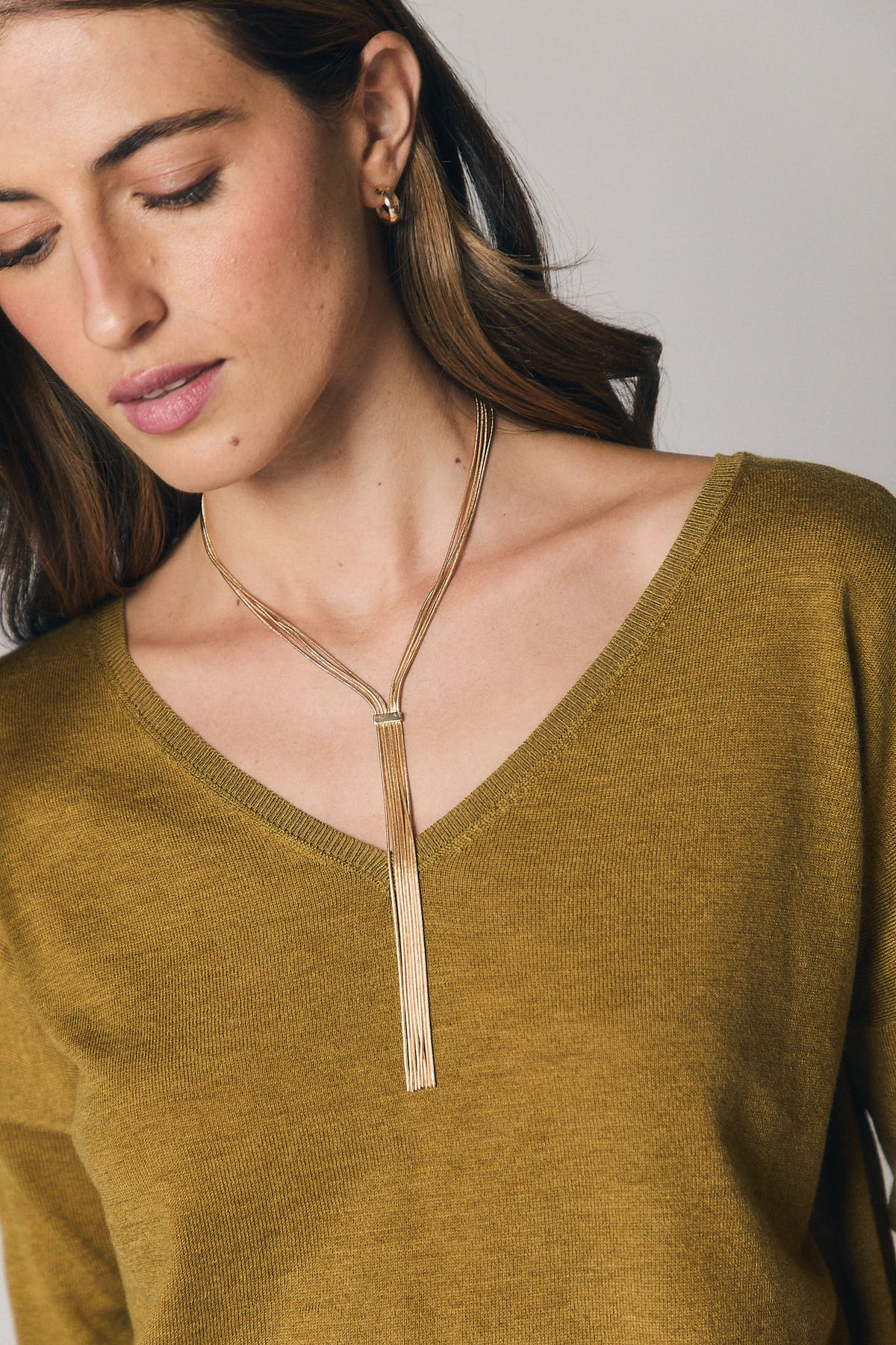 Collar de Cadenas Finas con Caída de Flecos – Dorado