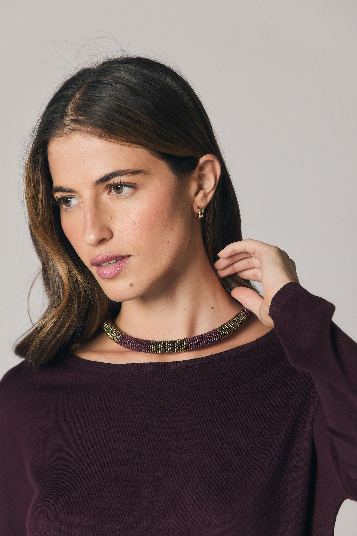 Collar Tubular de Cuentas para Mujer – Berenjena y Dorado