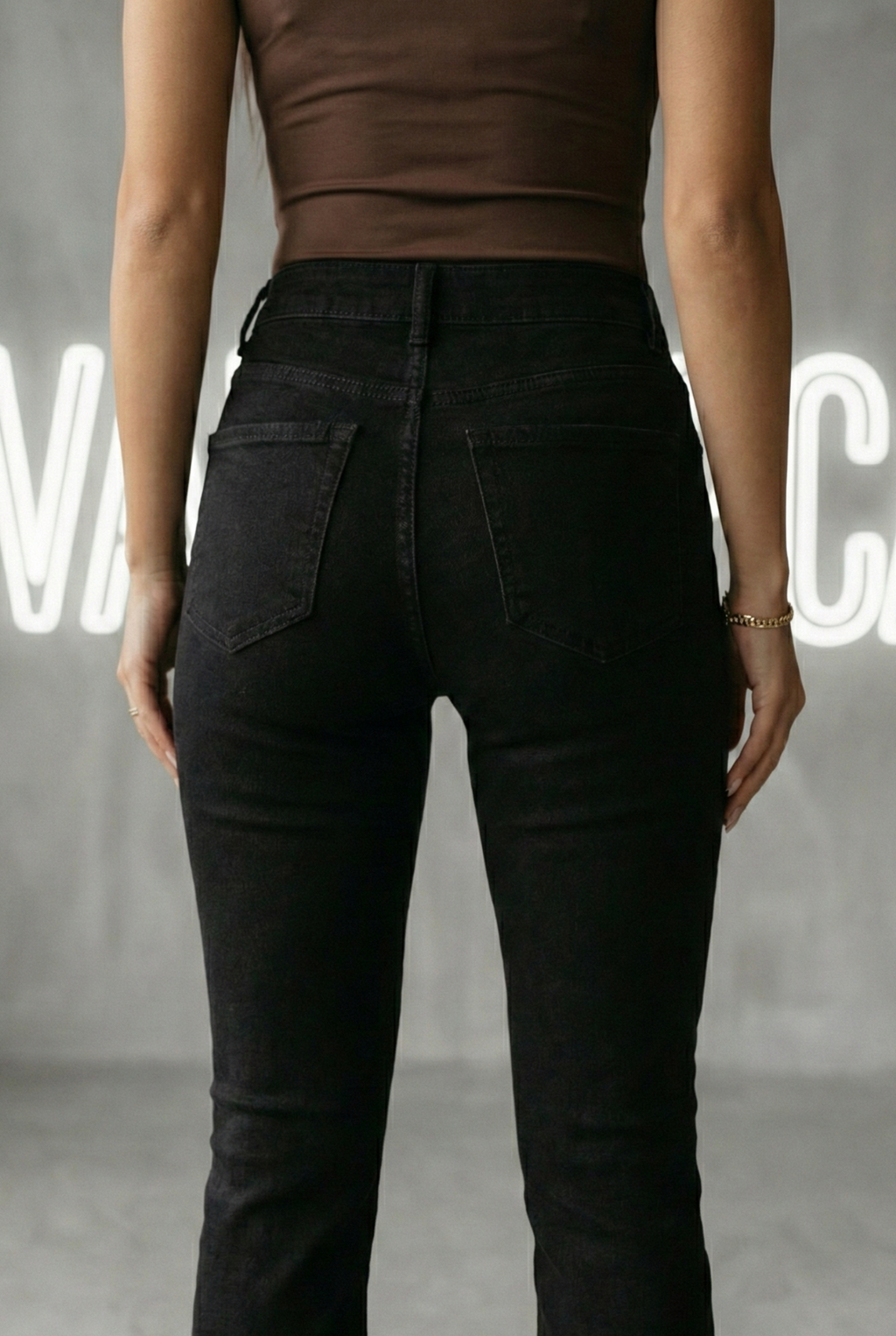 Pantalón Vaquero Acampanado Push-Up para Mujer – Negro