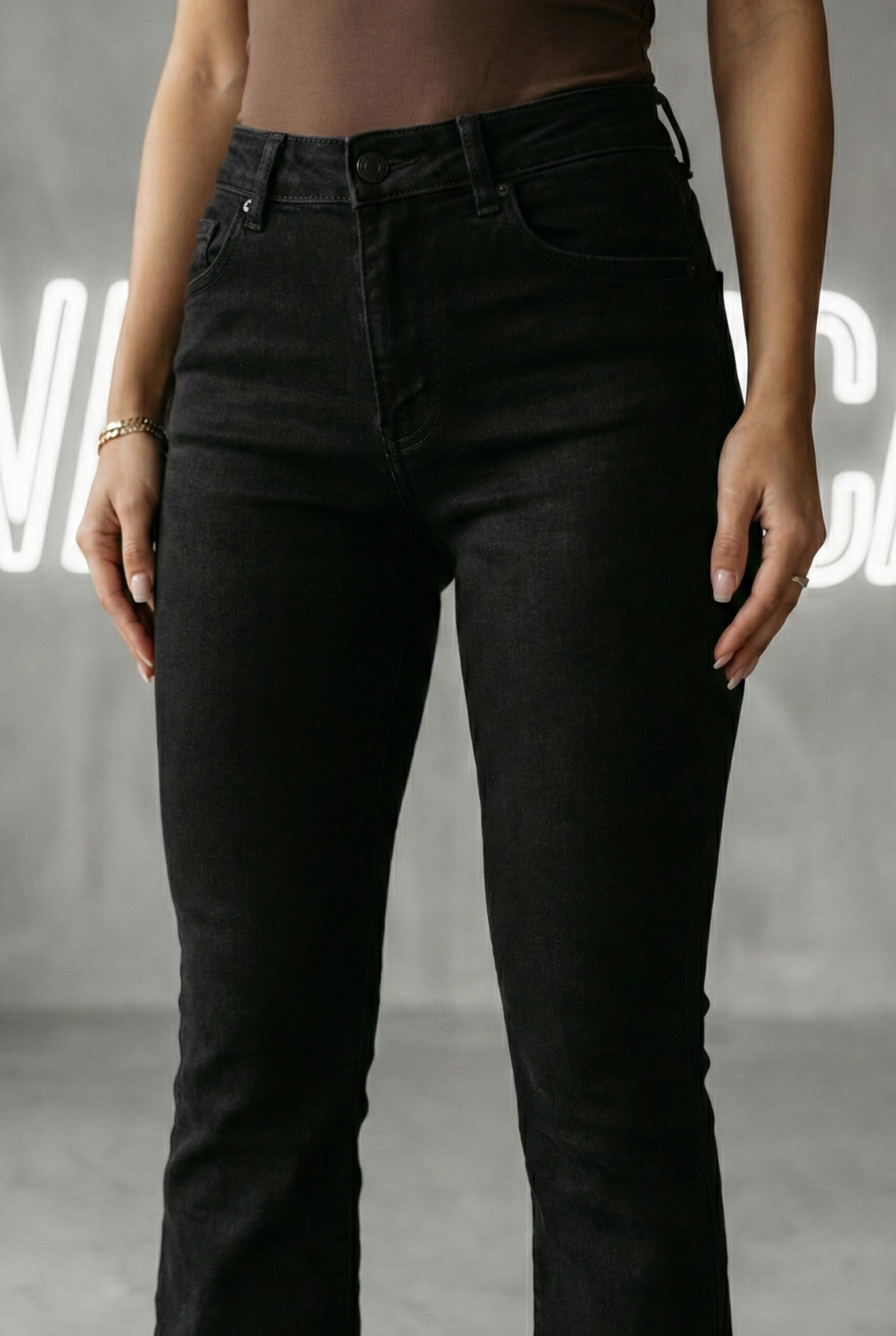 Pantalón Vaquero Acampanado Push-Up para Mujer – Negro