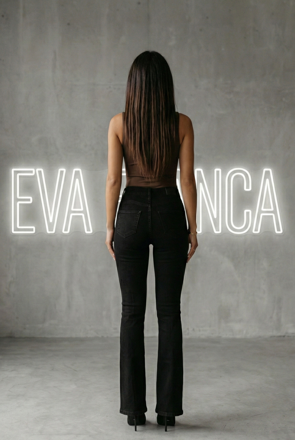 Pantalón Vaquero Acampanado Push-Up para Mujer – Negro