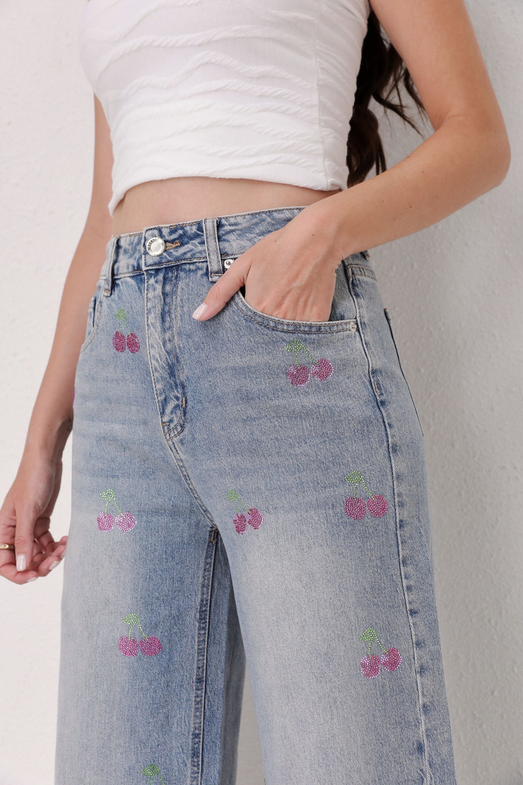 Vaqueros con Detalles de Cerezas para Mujer