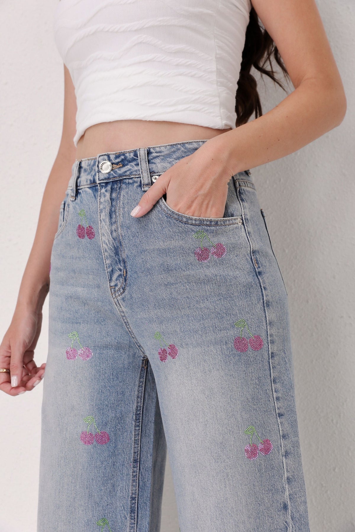 Vaqueros con Detalles de Cerezas para Mujer