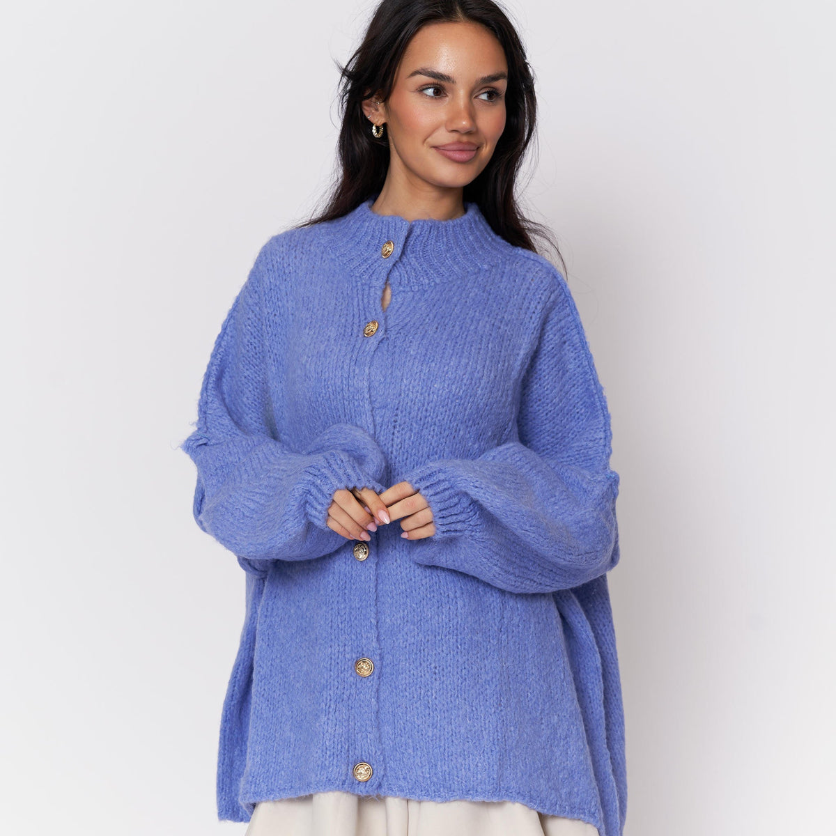 Cárdigan Oversize de Punto Grueso para Mujer – Botones Dorados
