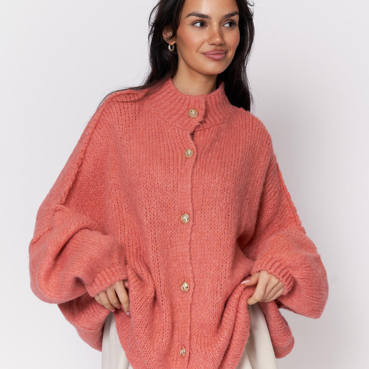 Cárdigan Oversize de Punto Grueso para Mujer – Botones Dorados