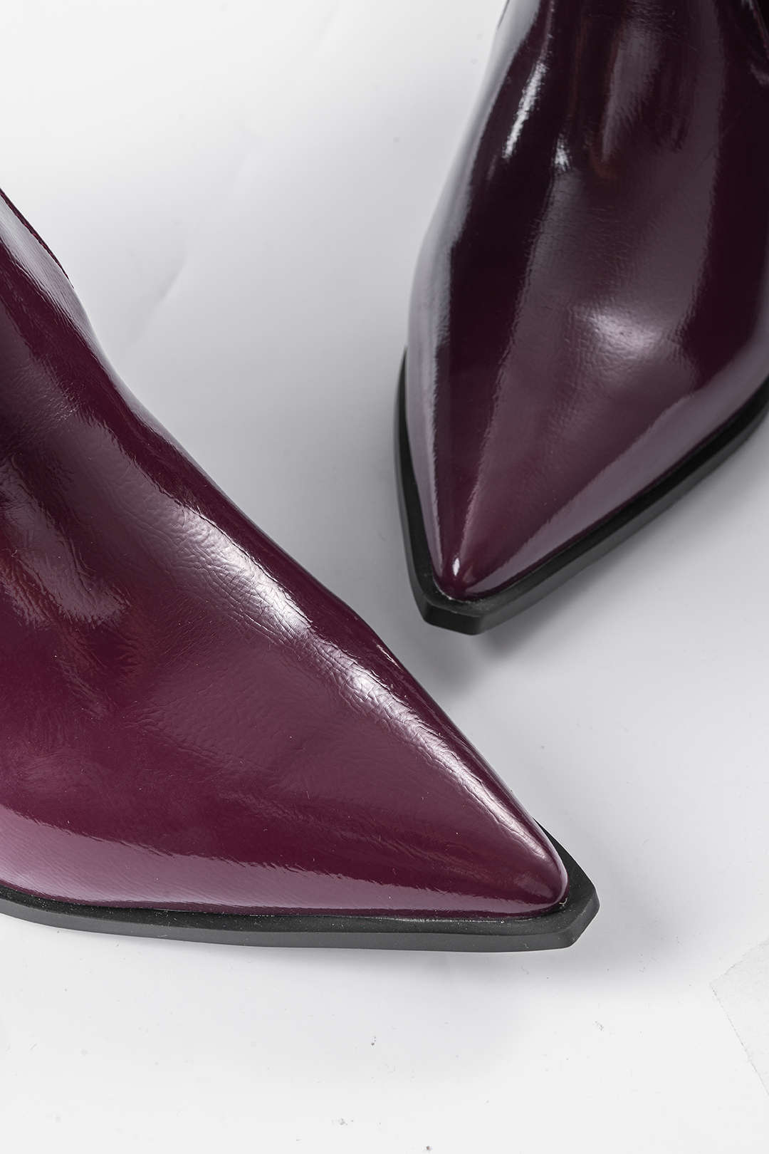 Botas Altas con Pliegues para Mujer – Punta Afilada