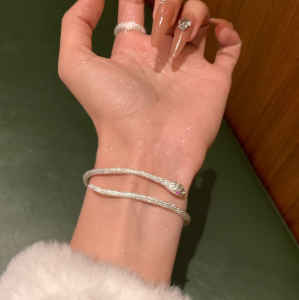 Pulsera Ajustable con Diseño de Serpiente para Mujer