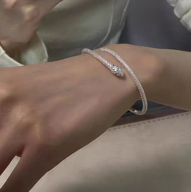 Pulsera Ajustable con Diseño de Serpiente para Mujer