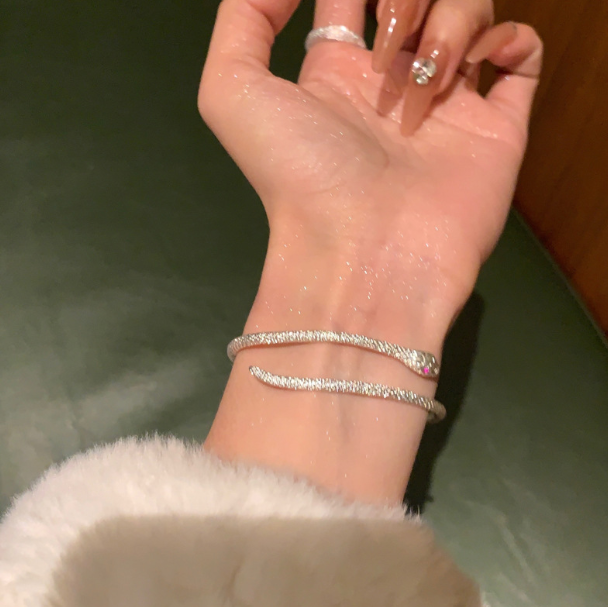 Pulsera Ajustable con Diseño de Serpiente para Mujer
