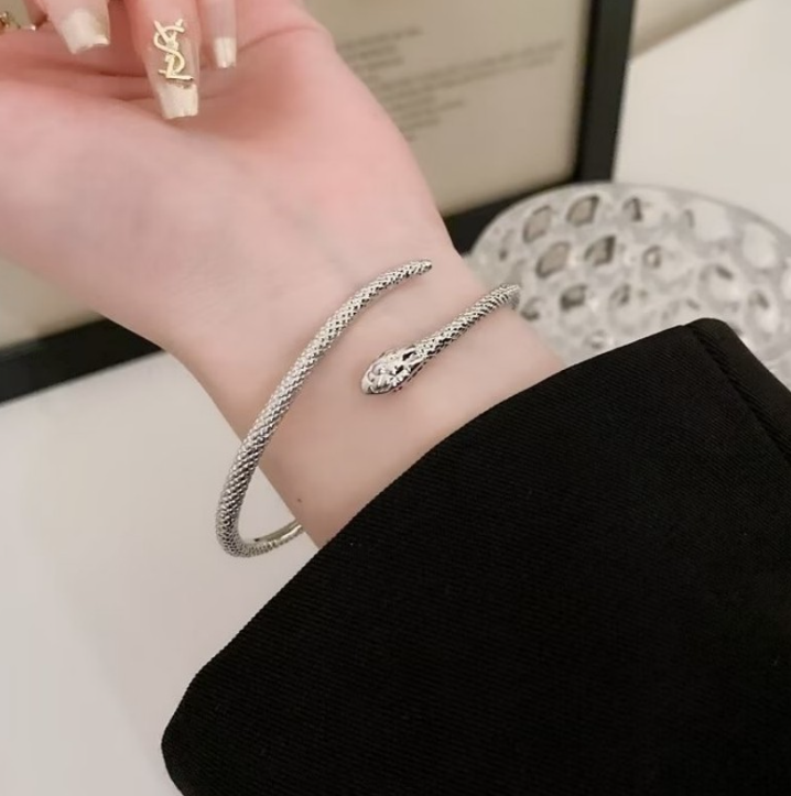 Pulsera Ajustable con Diseño de Serpiente para Mujer