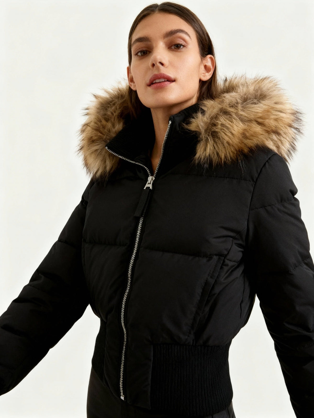 Chaqueta de Plumas Corta para Mujer – Capucha con Piel Sintética