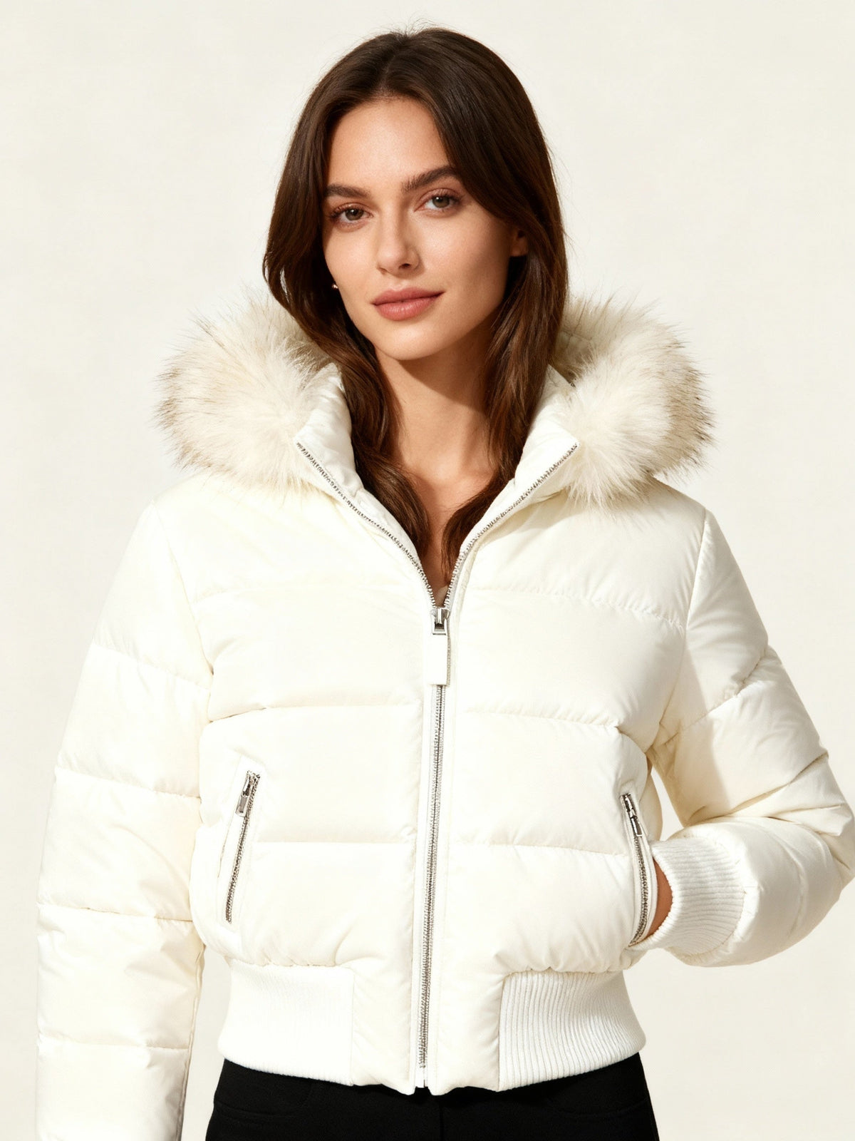 Chaqueta de Plumas Corta para Mujer – Capucha con Piel Sintética