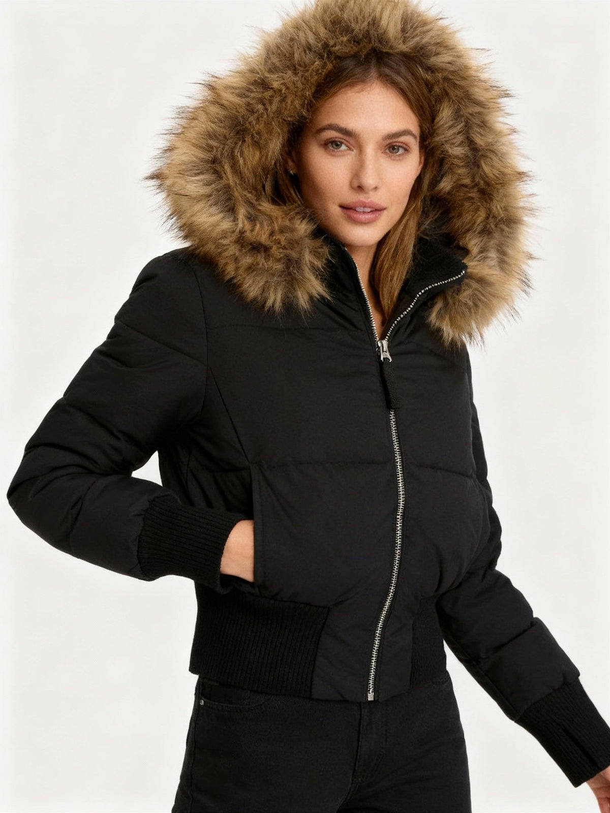 Chaqueta de Plumas Corta para Mujer – Capucha con Piel Sintética