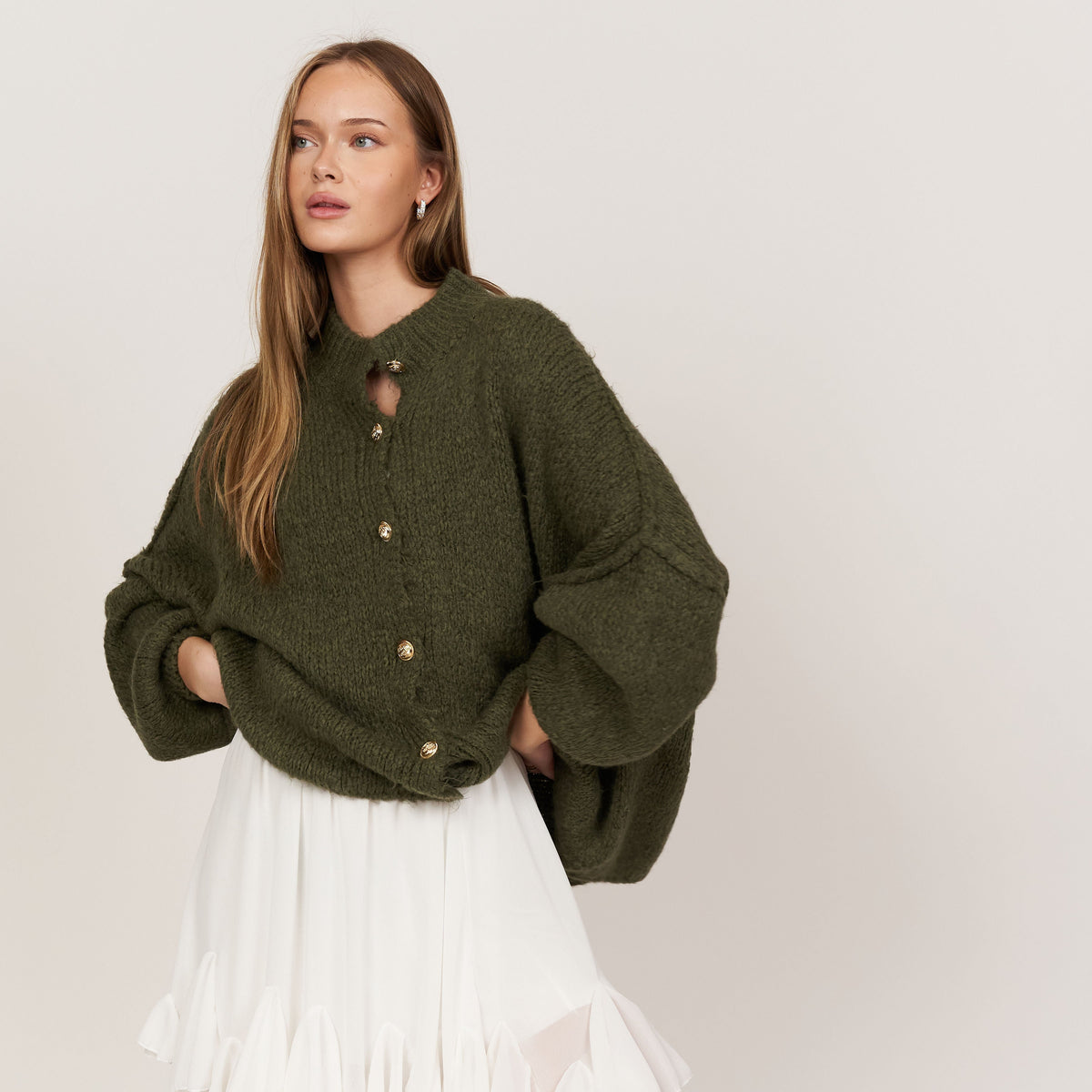Cárdigan Oversize de Punto Grueso para Mujer – Botones Dorados