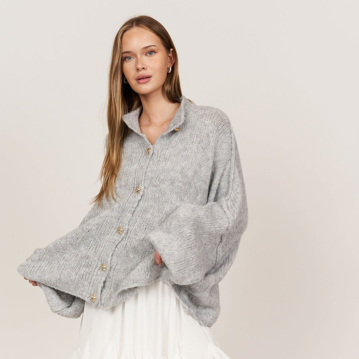 Cárdigan Oversize de Punto Grueso para Mujer – Botones Dorados