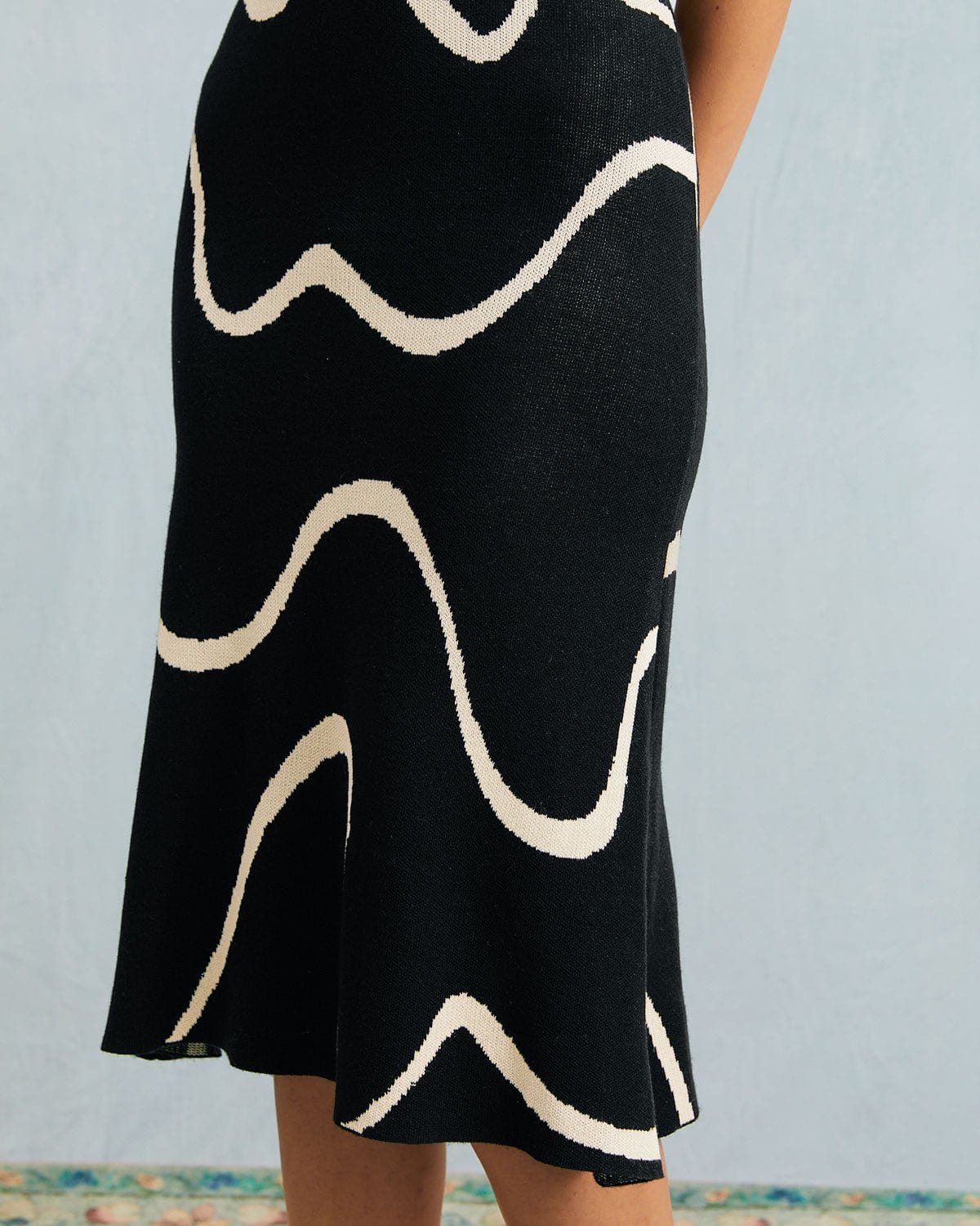 Vestido Midi de Punto con Bajo Sirena para Mujer – Negro